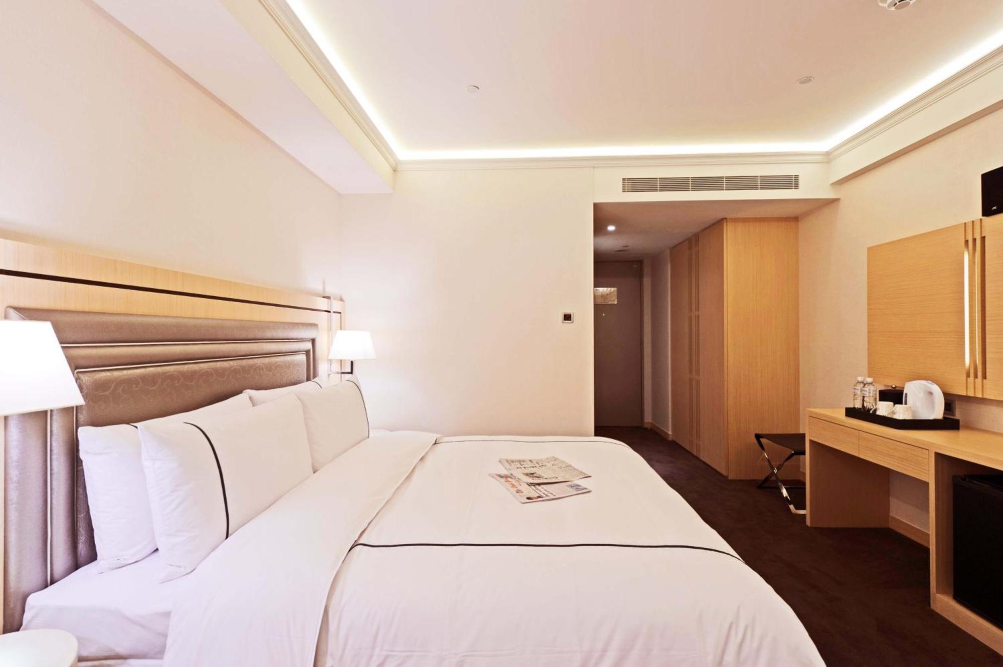 K Hotel Taipei Songjiang Exterior photo